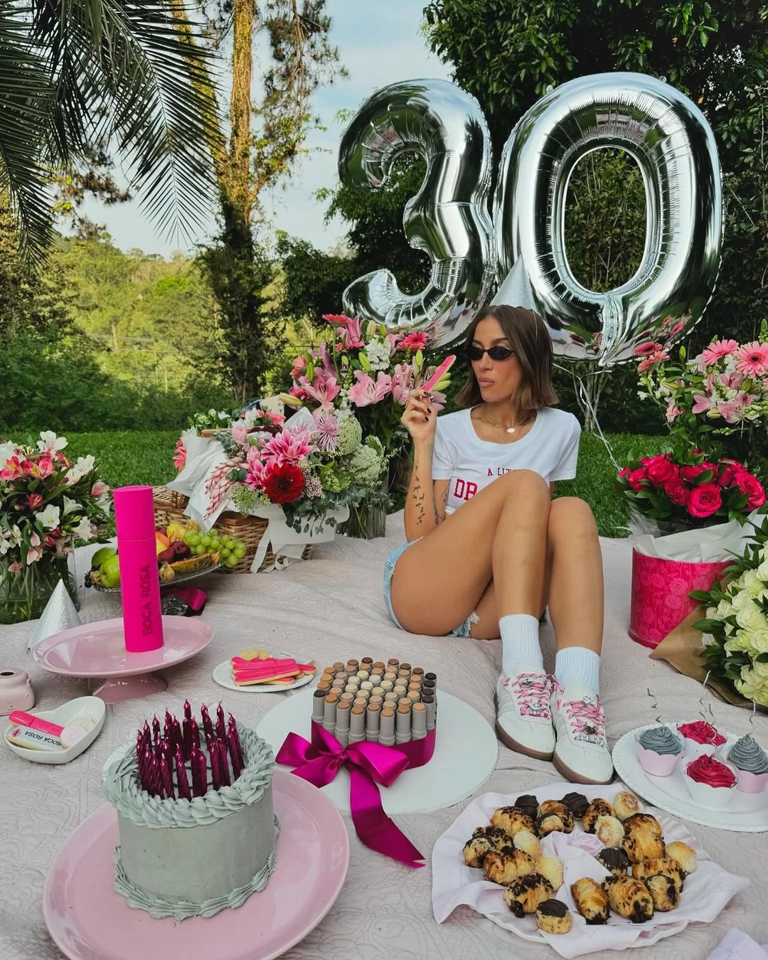 Bianca com a decoração da festa (Foto: reprodução/Instagram/@bianca) Lorena Bueri