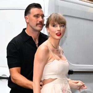 Torcedora número um! Veja todos os looks de Taylor Swift nos jogos de Travis Kelce