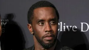 Após receber visita da família, Diddy deixa a vigilância de suicídio na prisão