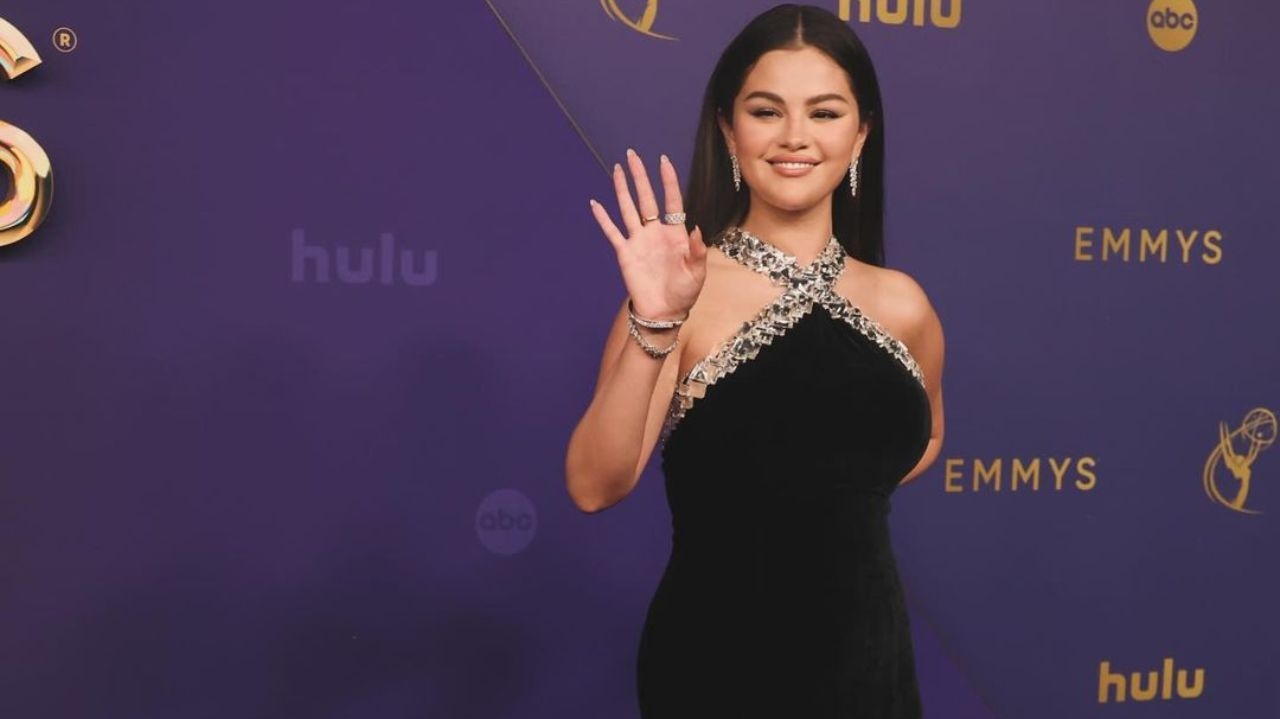 Selena Gomez descreve o sentimento de ser a mais nova bilionária de Hollywood  Lorena Bueri