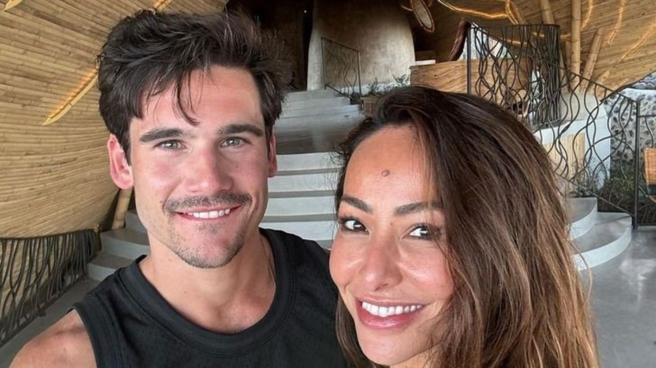 Sabrina Sato e Nicolas Prattes anunciam que estão grávidos Lorena Bueri