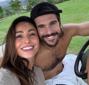 Grávida de Nicolas Prattes, Sabrina Sato curte fim de semana abraçadinha com noivo