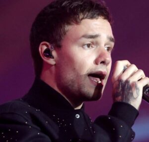 Irmã de Liam Payne posta fotos inéditas e lamenta morte do cantor: Dirigiria até o fim do universo para te trazer de volta