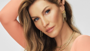 Gisele Bündchen exibe barriga de grávida em passeio em Miami