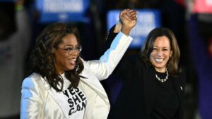 Celebridades marcam presença no último comício de Kamala Harris antes da eleição