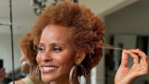 Aline Wirley critica palavras racistas de Ana Paula Minerato e celebra beleza do cabelo crespo