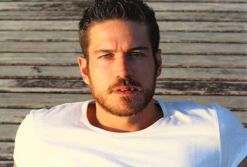Marco Pigossi faz nu frontal e protagoniza cenas de s*xo gay em novo filme; VEJA
