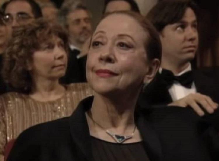 Fernanda Montenegro, atriz e mãe de Fernanda Torres na cerimônia do Oscar em 1999.