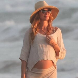 Na Costa Rica, Gisele Bündchen surge belíssima em novas fotos grávida