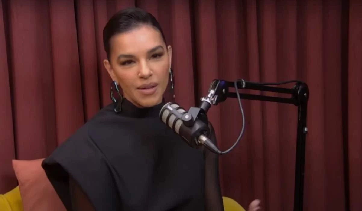 Mariana Rios durante entrevista onde revela sofrer com a doença (Foto: Reprodução/YouTube/Vênus Podcast)