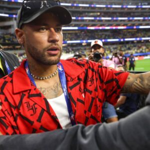 Neymar Jr. expõe prints antigos de húngara que colocam dúvida sobre caso de paternidade, diz colunista