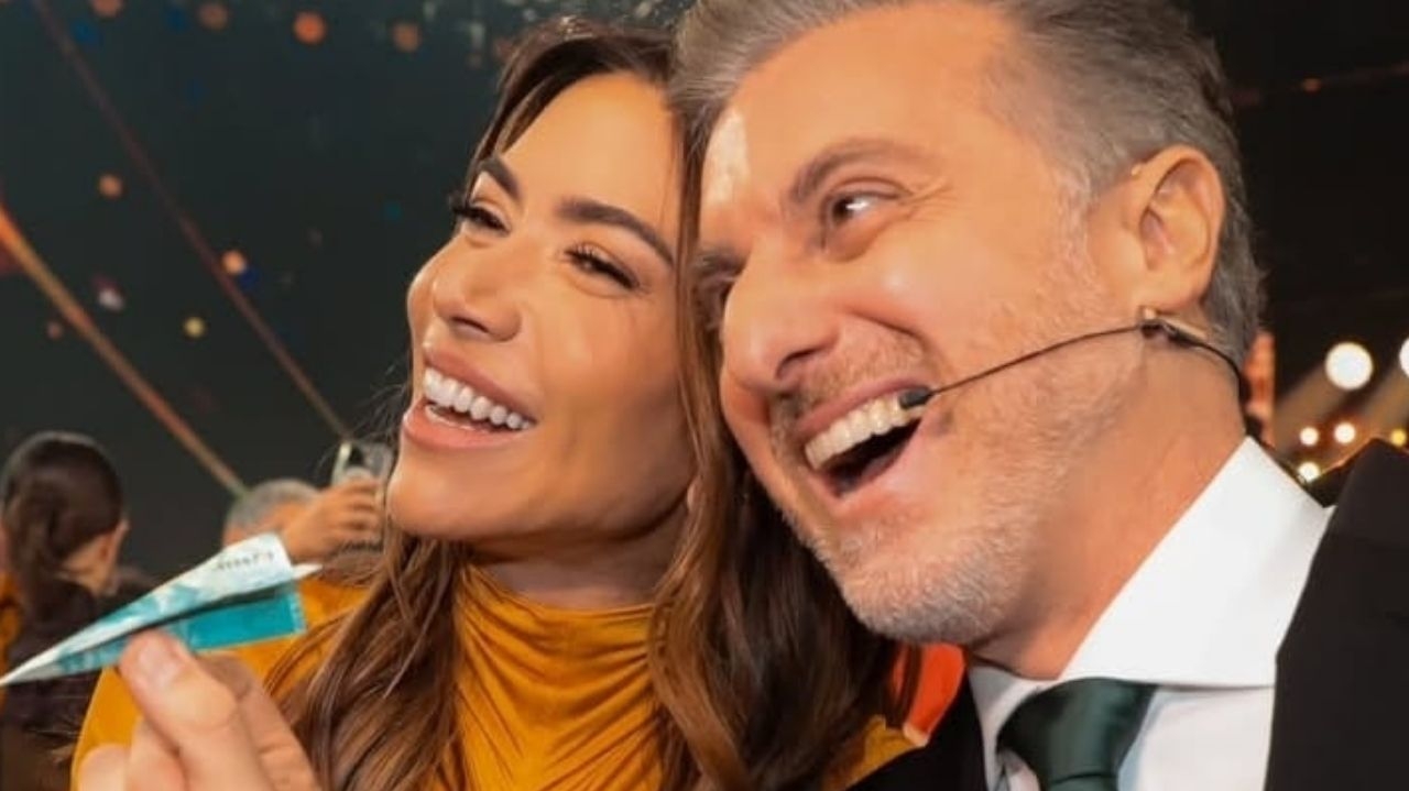 Luciano Huck e as filhas de Silvio Santos emocionam o Brasil em tributo ao apresentador Lorena Bueri