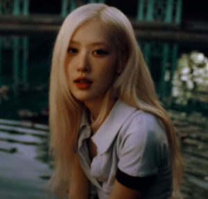 Rosé, do BLACKPINK, lança primeiro full album solo e videoclipe de Toxic Till The End