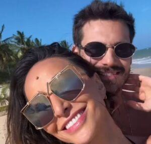 Pombinhos! Sabrina Sato e Nicolas Prattes curtem lua de mel na Bahia