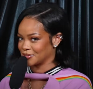 Rihanna estaria considerando aparecer em julgamento do namorado, diz site