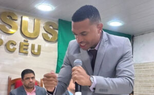 Vaza vídeo íntimo de pastor da Igreja Pentecostal e web reage: O tamanho do cajado”