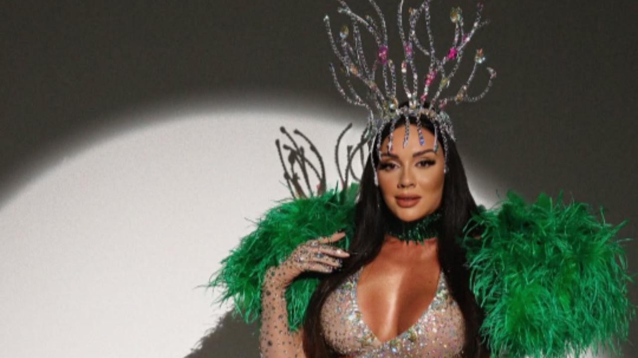 Juju Salimeni mostra o corpo saradíssimo em ensaio em look ousado de carnaval e recebe elogios: 'O glúteo perfeito' Lorena Bueri