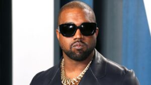 Kanye West cessa rumores sobre sua fortuna