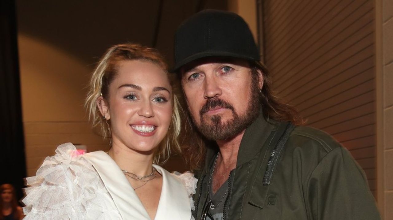 Miley Cyrus 'se afasta' em meio a estado de saúde preocupante de Billy Ray Lorena Bueri