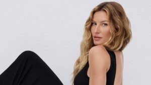 Gisele Bündchen mostra barriga de grávida em vídeo motivacional