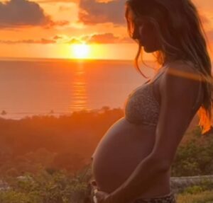 Gisele Bündchen teria dado à luz terceiro filho, diz site