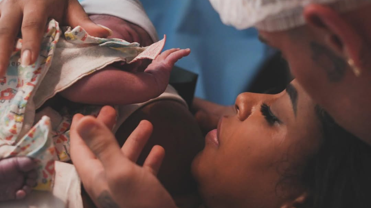 Lorena Maria dá à luz ao primeiro filho de Mc Daniel e fãs parabenizam chegada do bebê Lorena Bueri