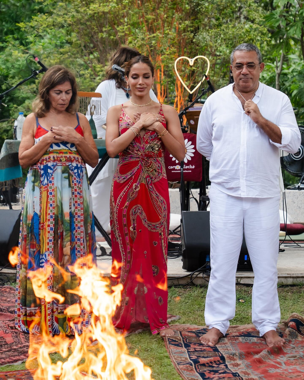 Anitta em cerimonia Hindu  (Foto; reprodução/Instagram/@anitta) Lorena Bueri