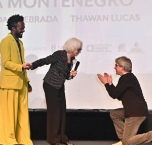 Fernanda Montenegro é reverenciada pelo genro, Andrucha Waddington, em pré-estreia de Vitória