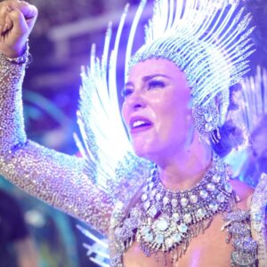 Paolla Oliveira faz último desfile como Rainha de Bateria da Grande Rio e recebe apoio de Diogo Nogueira; veja fotos!