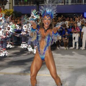 Lore Improta dá verdadeiro show com a Viradouro no Desfile das Campeãs do Rio de Janeiro