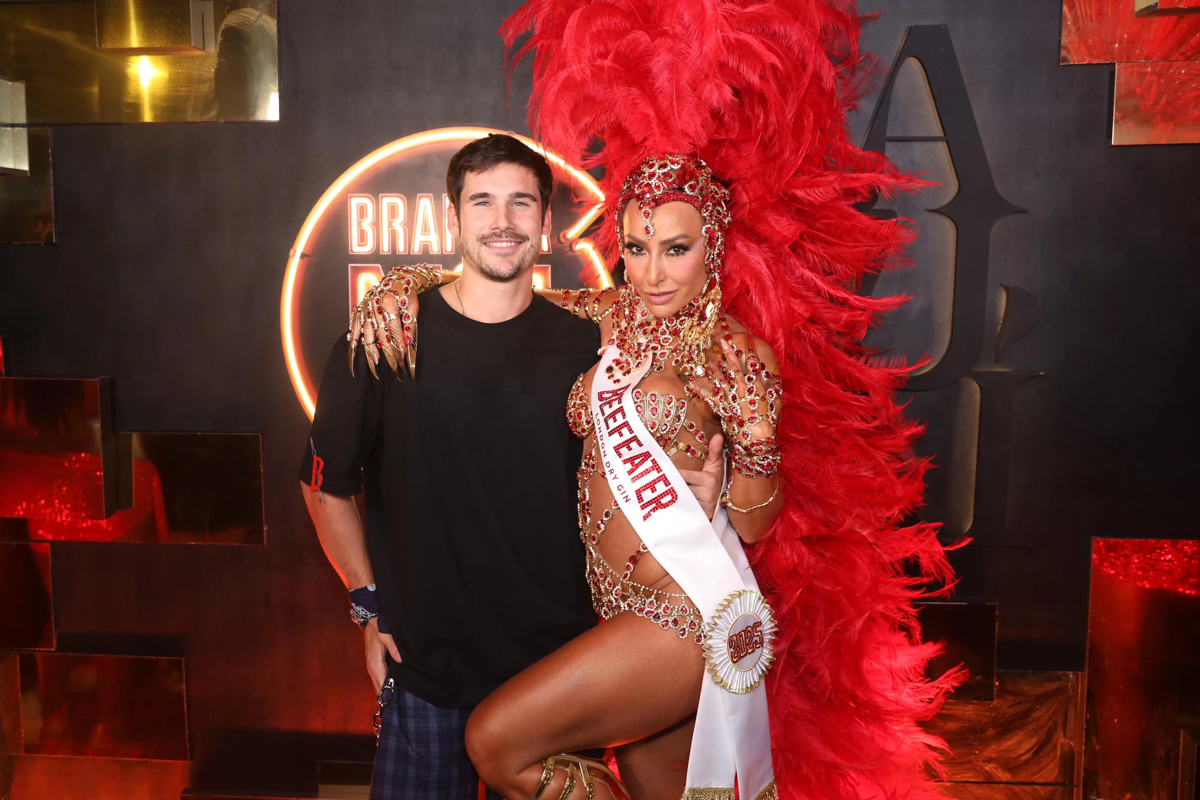 Nicolas Prattes e Sabrina Sato no Camarote Nº1 (Foto: reprodução / Divulgação / Leca Novo e Brazil News) Lorena Bueri