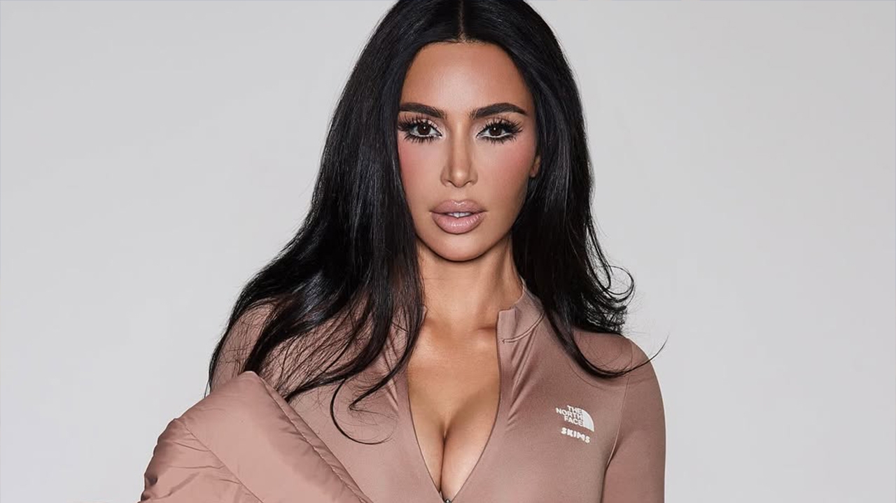 Kim Kardashian comete gafe em suas redes e está sendo processada Lorena Bueri