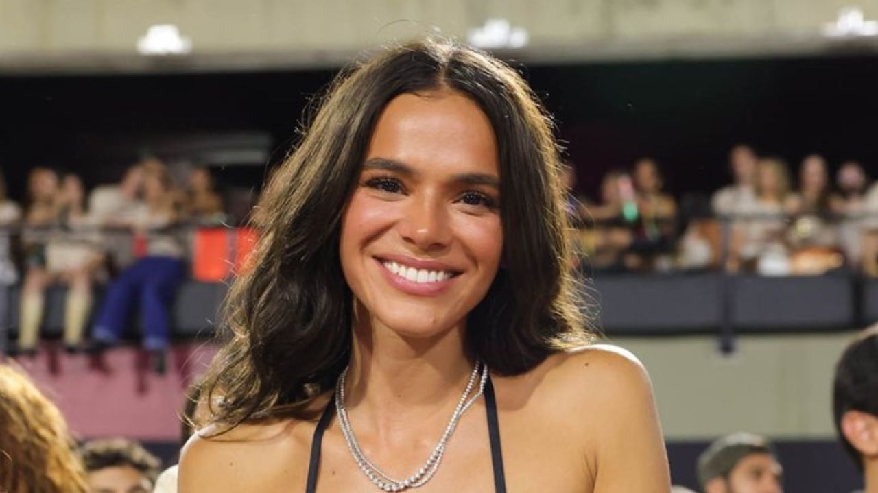 Bruna Marquezine responde criticas sobre seu corpo Lorena Bueri