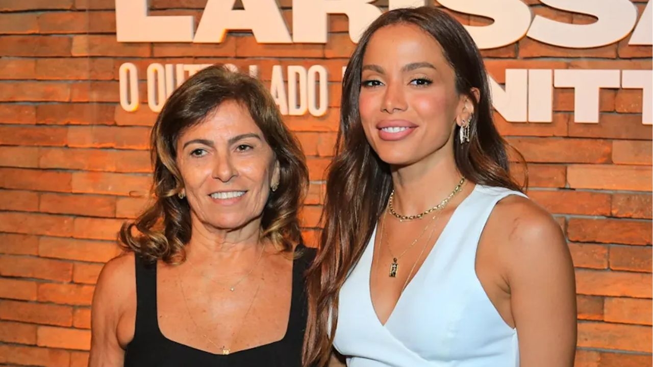 Anitta revela como melhorou relação com sua mãe  Lorena Bueri