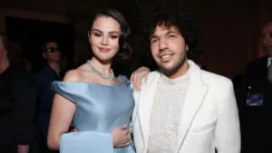 Selena Gomez publica primeira foto tirada com o noivo e produtor musical Benny Blanco