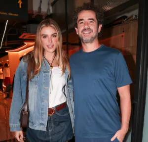 Xamã e Sophie Charlotte são vistos aos beijos em loja de discos; veja as fotos
