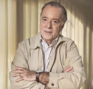 Abel exige uma explicação de Davi e Leo. Veja os resumos dos capítulos de Dona de Mim