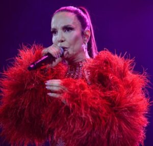 Ivete Sangalo mostra festa dos seus 53 anos de idade: Obrigada a todos por tanto amor. Assista!