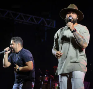 Mateus, da dupla com Jorge, retorna aos palcos após cirurgia no joelho: Emoção tomou conta da noite