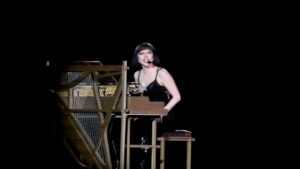 Lady Gaga chora ao se declarar para o Brasil em ensaio