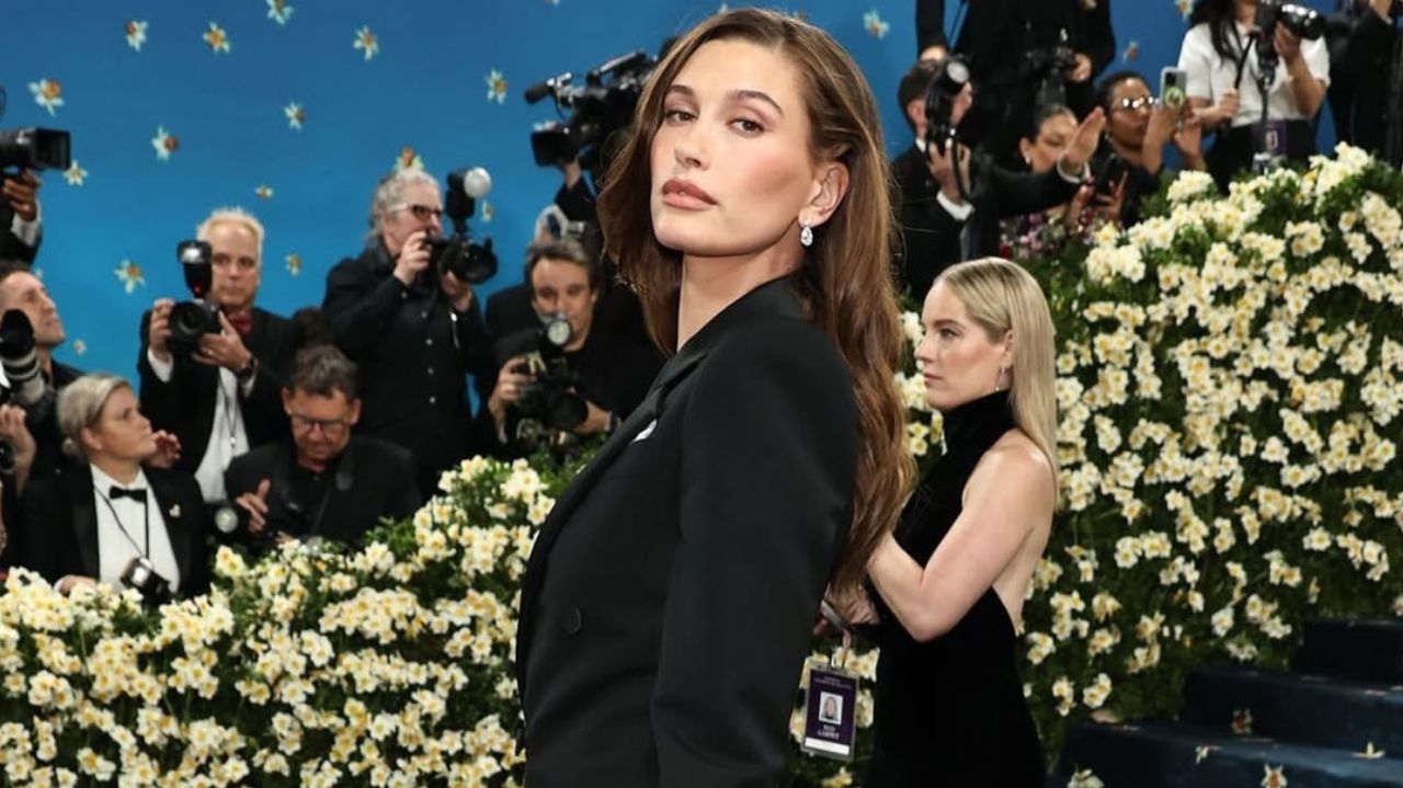 Ausência de Justin Bieber no Met Gala chama atenção durante aparição solo de Hailey Lorena Bueri