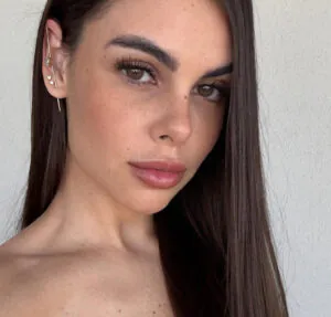 Amanda Kimberlly lamenta ataques direcionadas à Helena, sua filha com Neymar Jr.: Cruéis