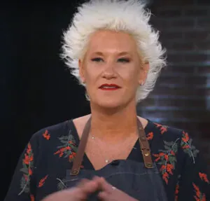 Morre, aos 55 anos de idade, Anne Burrell; chef estava muito feliz na noite anterior à sua morte