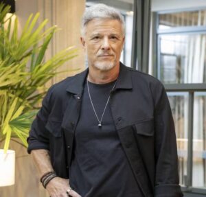 Jaques exige que Vanderson lhe devolva o colar de Patrícia. Saiba o que vai acontecer em Dona de Mim neste sábado
