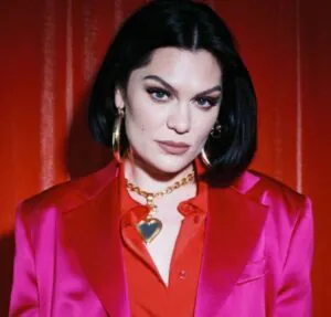 Jessie J revela diagnóstico de câncer de mama