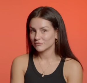 Kéfera Buchmann revela já ter sido chamada para um trisal por celebridades: – Não tenho coragem