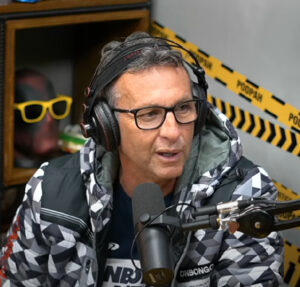 Afastado do Donos da Bola, Neto fala sobre problemas no joelho e mostra recuperação após cirurgia