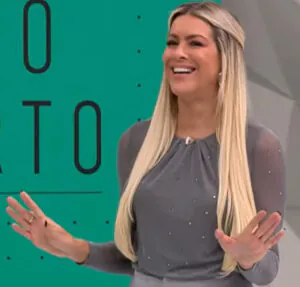Renata Fan se diverte com Ronaldo Giovanelli citando Odete Roitman no Jogo Aberto, da Band