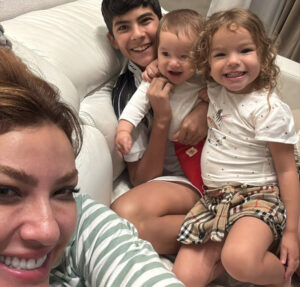 Mãe de três, Thayse Teixeira diz que maternidade é prazerosa, mas desafiadora