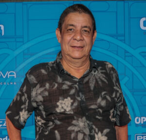 Marcando o tempo baixo no Rio de Janeiro, Zeca Pagodinho posta foto clássica do look e diverte seguidores